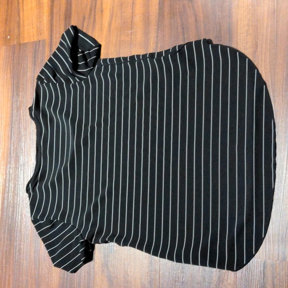 Ann Taylor Black and White Top size SP - Picture 5 of 5